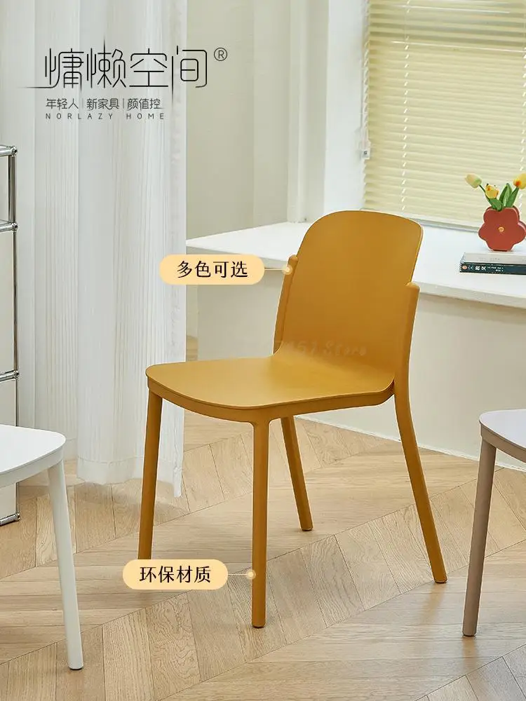 Современный простой обеденный стул бытовой маленький семейный стул с пластиковой спинкой Nordic milk tea shop стол и стул . ' - ' . 2