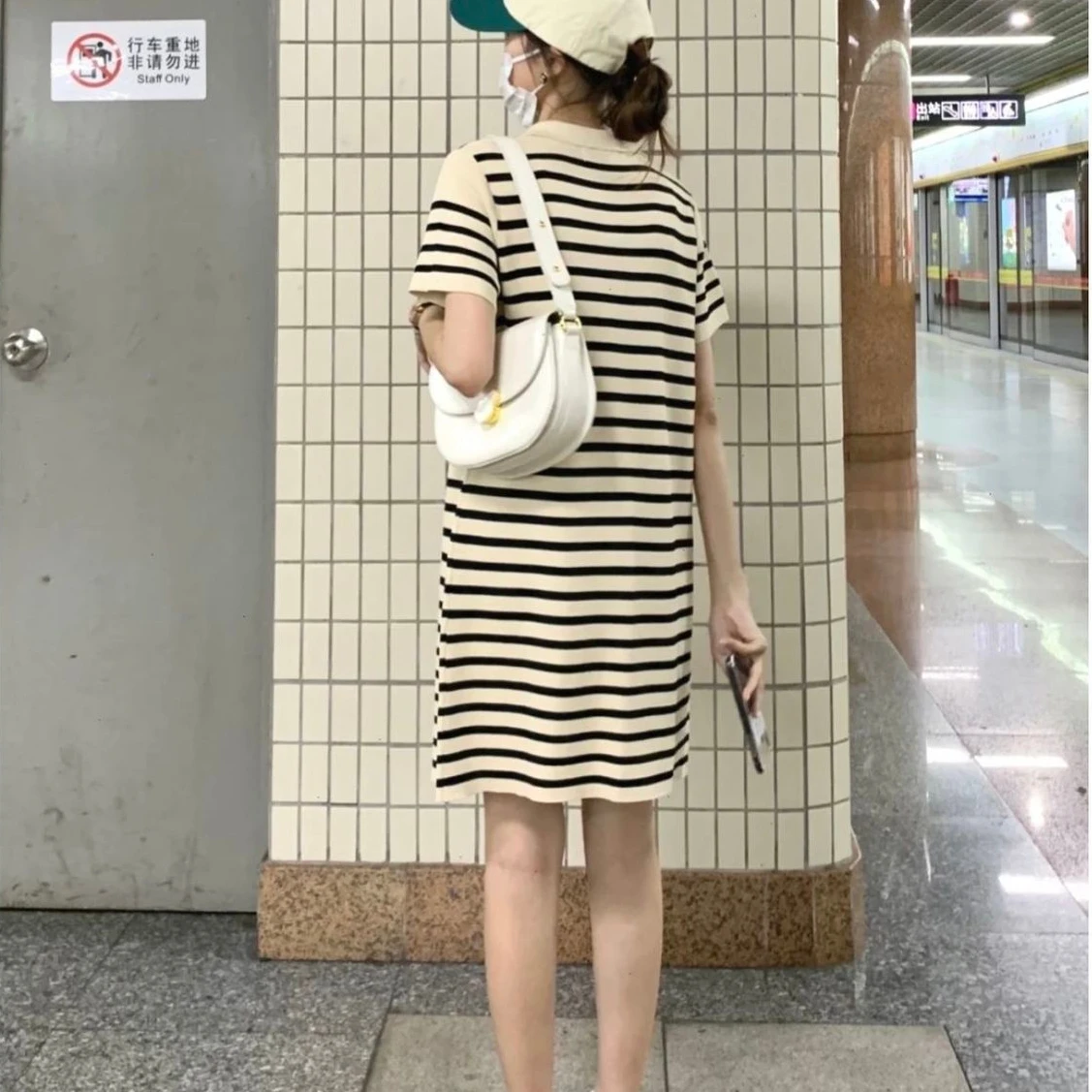 Женское полосатое летнее студенческое платье в полоску с отложным воротником длиной до колен, прямое платье в корейском стиле Харадзюку, шикарное ретро-платье в стиле ретро . ' - ' . 2