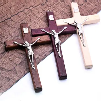 Винно-красный Деревянный крест ручной работы с горькой молитвой и подвеской в виде креста в руке
