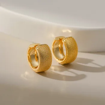 Маленькие серьги-кольца с персонализированным тиснением, классические круглые серьги золотого цвета для женщин, металлические серьги, прямая поставка